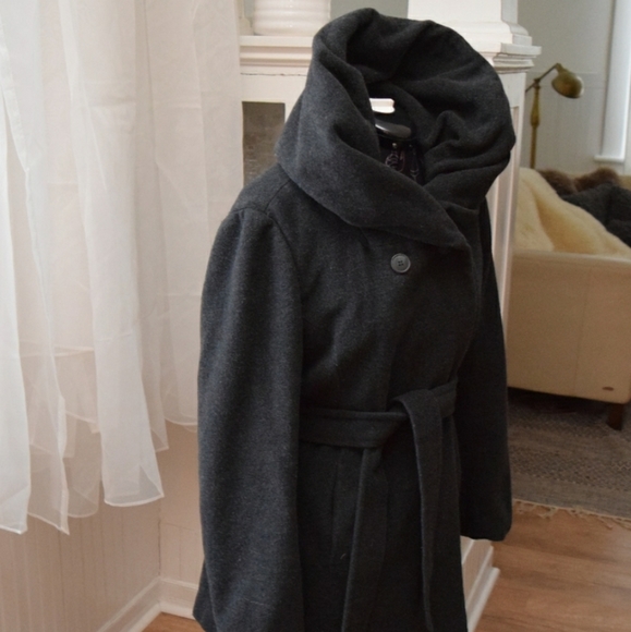 ***Sold***Maternity coat - Picture 3 of 4